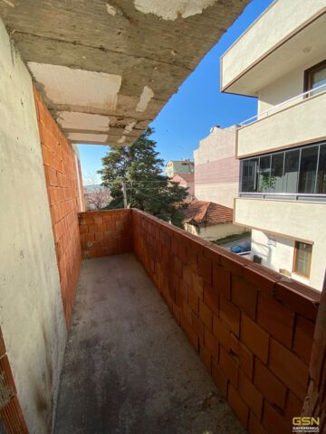 19-ÇAYIROVA YENİMAHALLE'DE MERKEZİ  KONUMDA DAİRELER